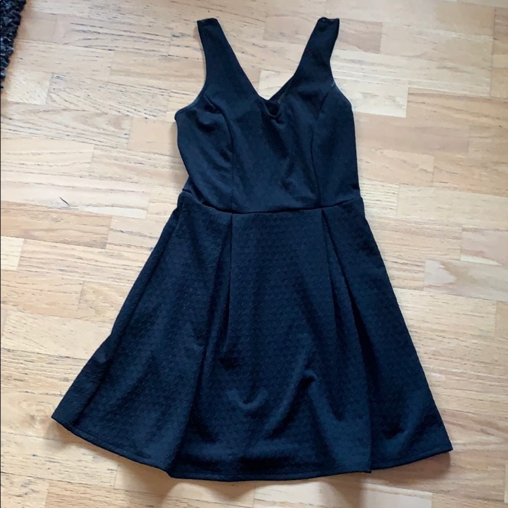 Fit + Flare / Black V-neck Dress - Picture 3 of 4